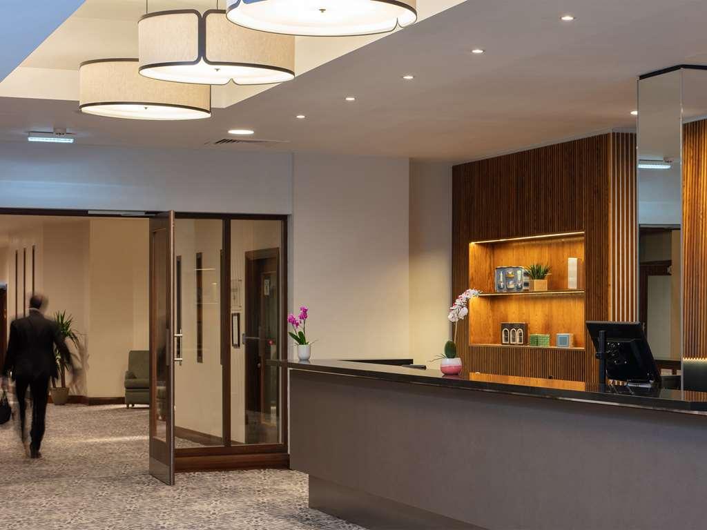Stratford Manor Hotel Interior photo