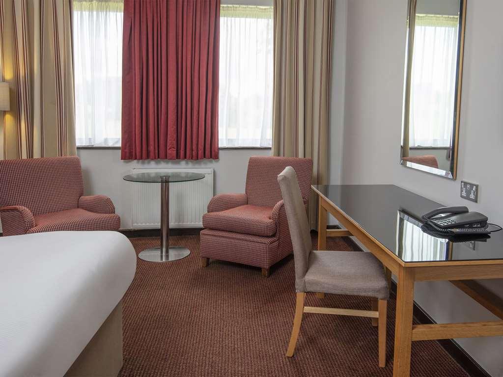 Stratford Manor Hotel Room photo